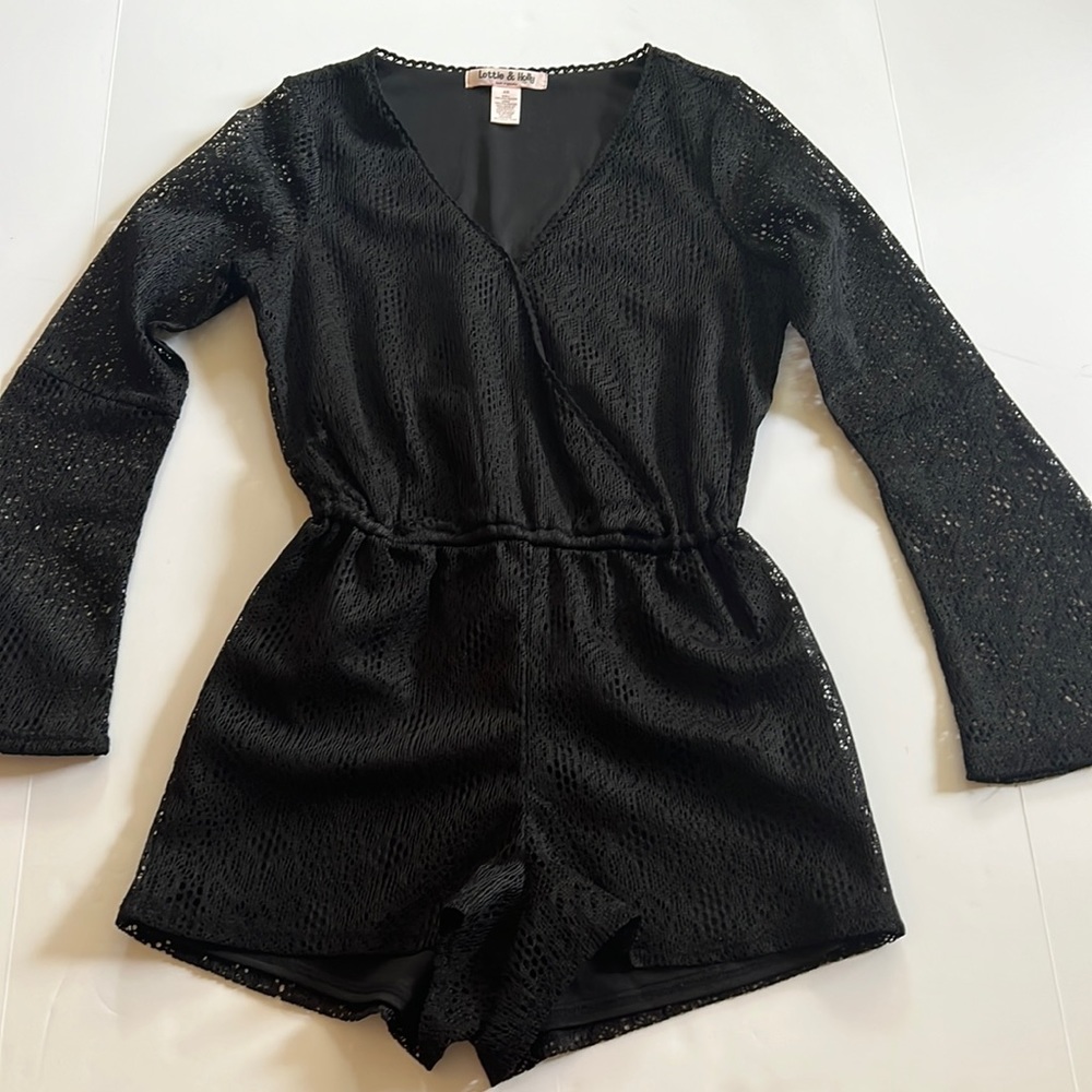 Lottie & Holly  Elegant Black Lace Jumpsuit Romper Size XS king sleeve